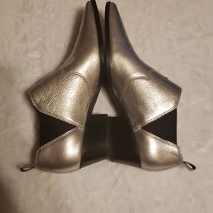 nine west cahluz booties